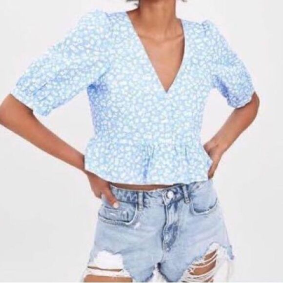 Zara Tops - Zara Blue Floral Puff Sleeves Top